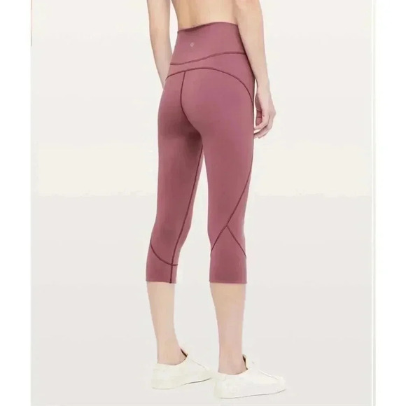 Lululemon In Movement Crop Pants Women’s Size 6 Misty Merlot 19" Activewear - Picture 3 of 9